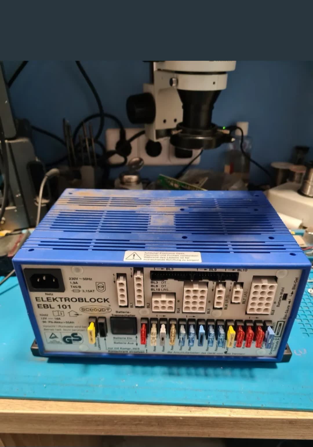 Elektroblock EBL 101 de Schaudt — vista frontal con bornes BL1–BL10 y fusibles