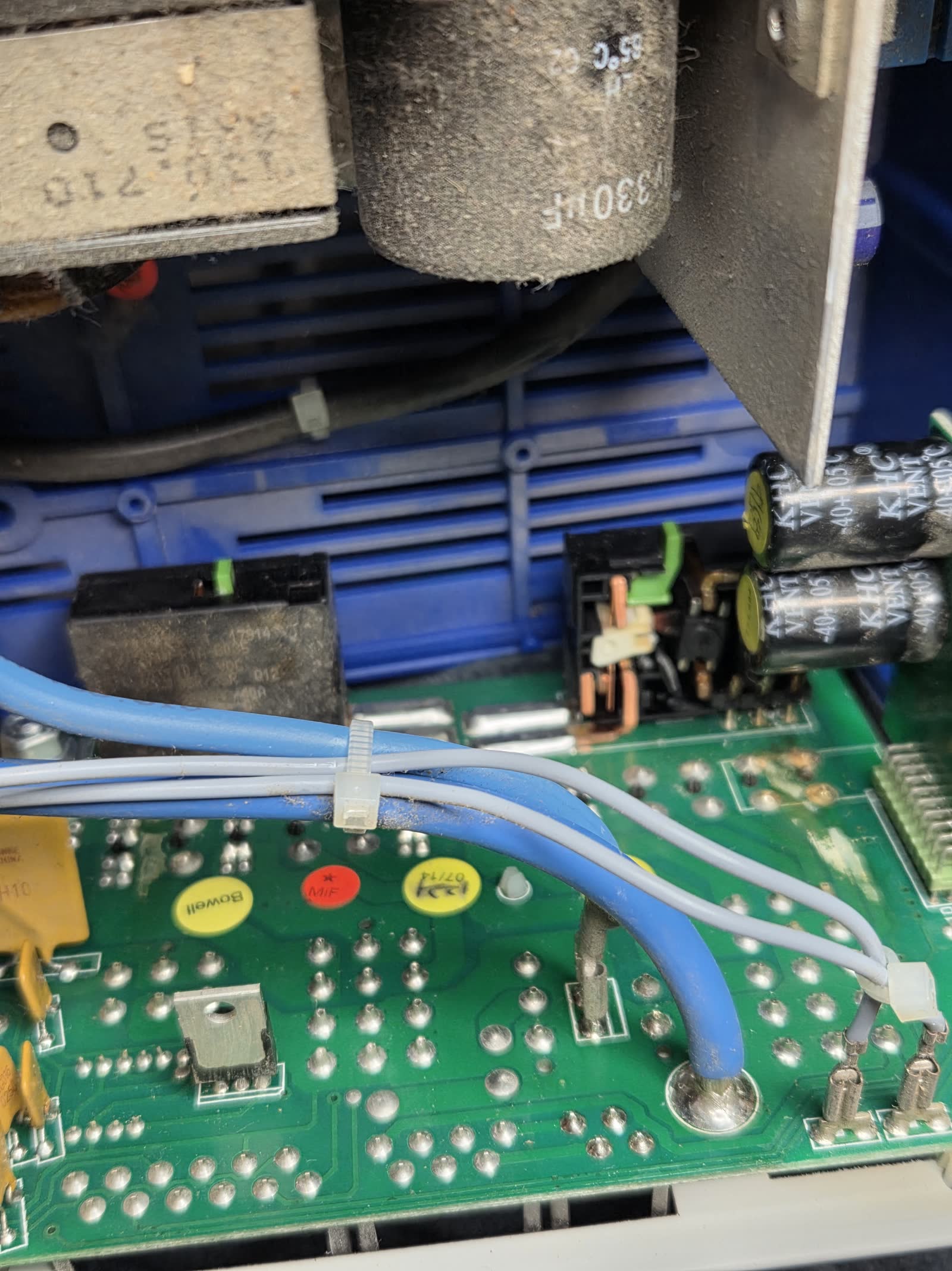 Elektroblock Schaudt EBL que no carga a 230 V — placa cargador interno y transformador